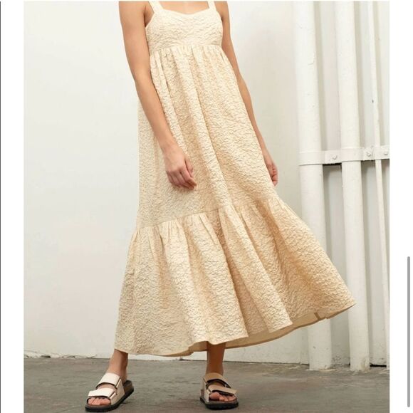 Moon River Tiered Textured Midi Dress Size Medium - Picture 1 of 14